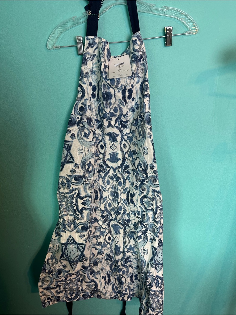 #142 NWT Festive Lights Shimmer Holiday Apron